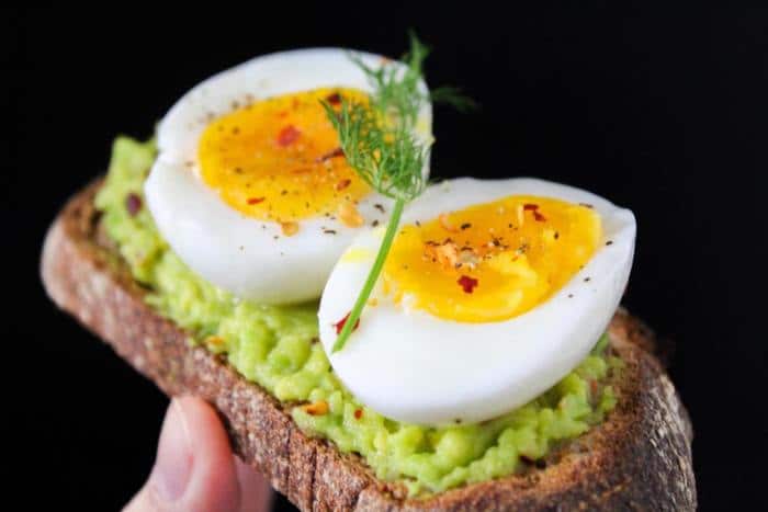 anders ontbijten ei avocado