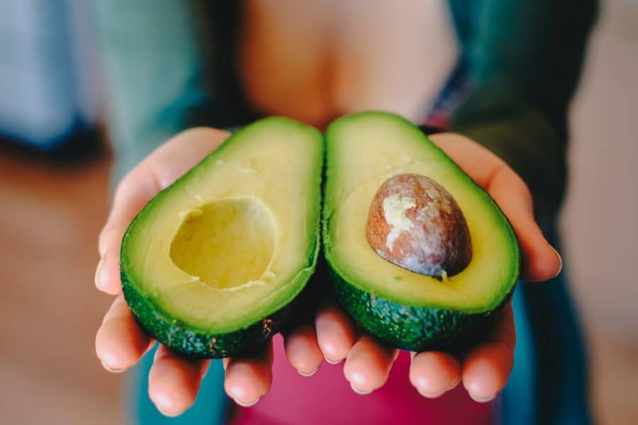 rijpe avocado herkennen