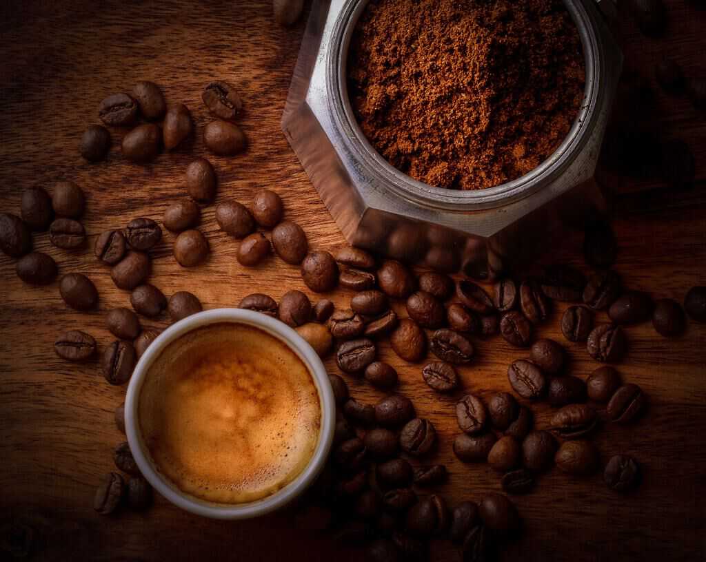 zwarte koffie bonen